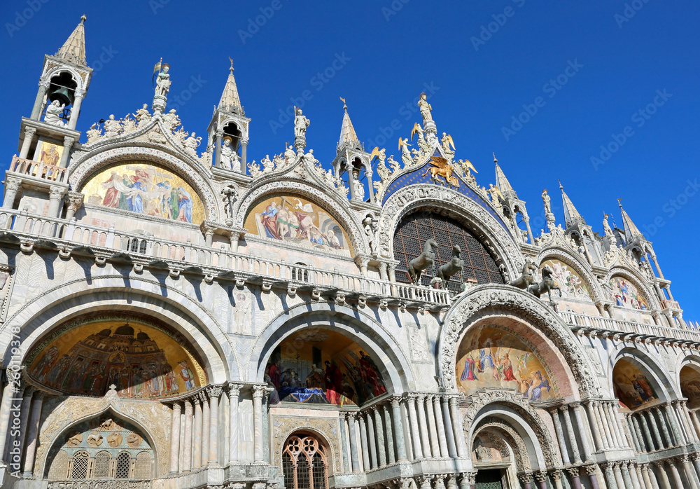 Obraz premium Basilica of Saint Mark in Venice in Italy with the splendid gold