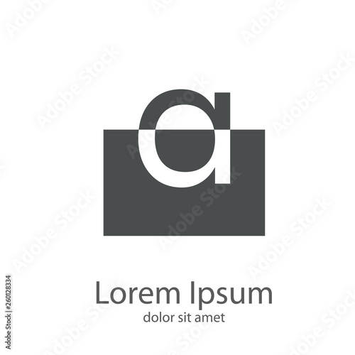 Logotipo letra a minúscula en cuadrado en espacio negativo en color gris