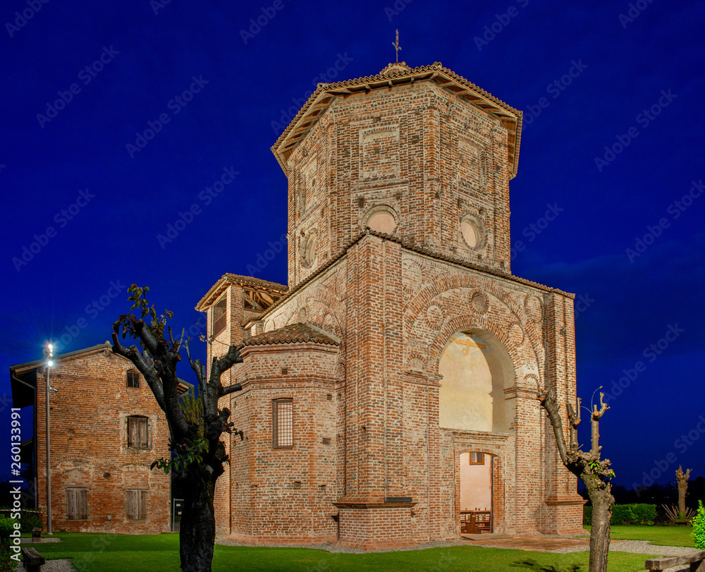 The oratory of San Biagio in Rossate i The oratory of San Biagio in Rossate i