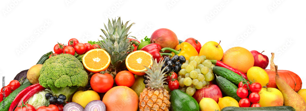 Fototapeta Przydatne smaczne warzywa, owoce i jagody na białym tle.