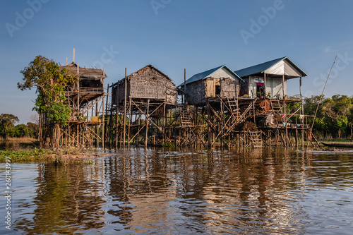 Obraz na plátne Traditional stilt houses in a fishermen village near Tonle Sap Lake, Cambodia