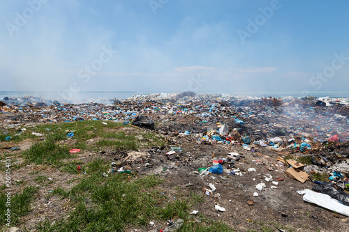 Dumpster on tropical island © photopixel