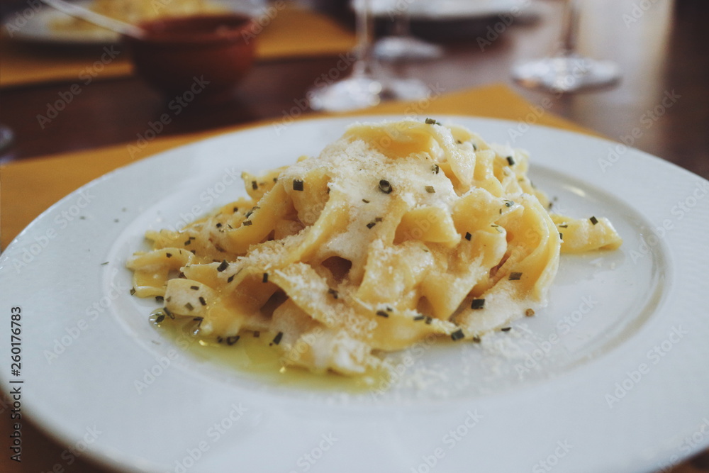 Massa italiana com molho de queijo pecorino Massa italiana com molho de queijo pecorino