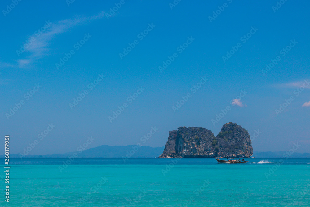 Naklejka premium Boat floating on ocean island in Thailand