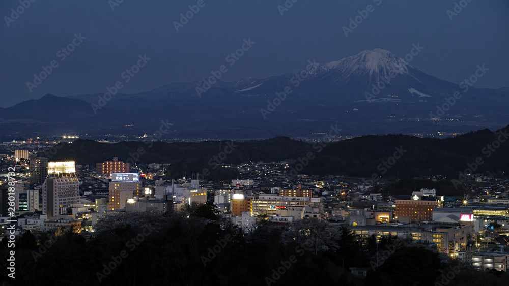 鳥取県米子城跡から見た米子市と大山の夜景