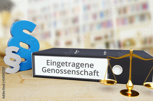 Eingetragene Genossenschaft – Gesetz/Recht. Ordner auf Schreibtisch mit Beschriftung neben Paragraf und Waage. Anwalt