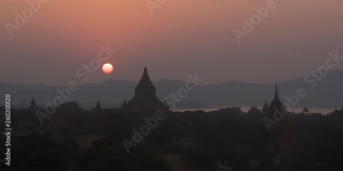 Sunset on the buildings and the river of Nyaung-U. It is from this town that you leave to visit Bagan - Myanmar.