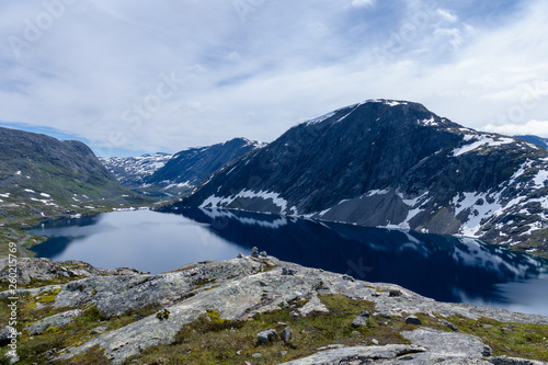 Fototapeta Naklejka Na Ścianę i Meble -  Dark blue lake in the mountains of Norway