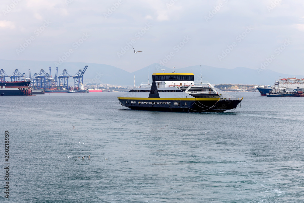 Fototapeta premium A swimming ferryboat on a overcast day