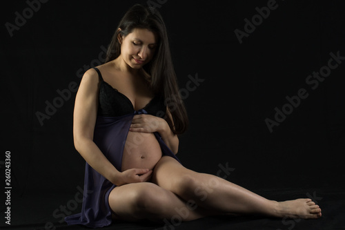 The Pregnant Woman © Peter Ivanov