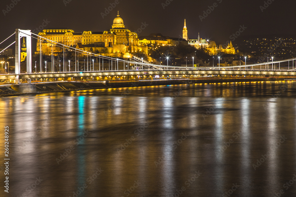 Fototapeta premium Budapest bei nacht