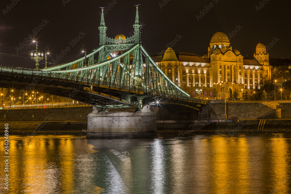 Fototapeta premium Gellért bad bei nacht