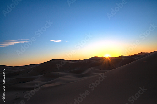 モロッコ/サハラ砂漠の日の出
