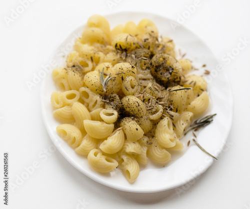 pasta with vegetable oil and spices