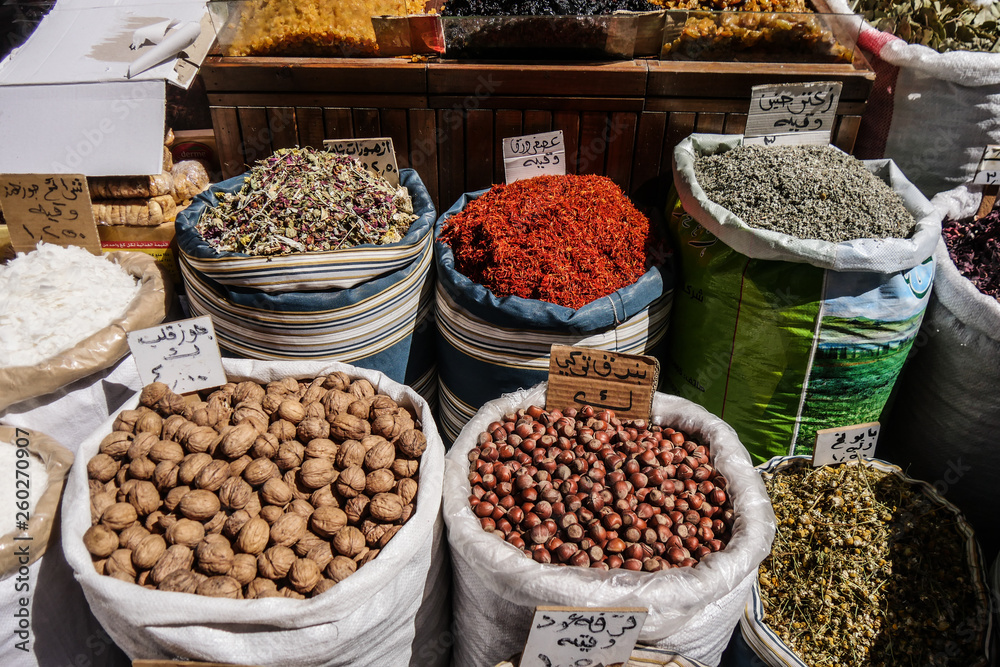 Basar in Amman, Vielfalt der Angebote und Mneschen Basar in Amman, Vielfalt der Angebote und Mneschen