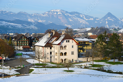 Winkelriedhaus mit Rigi, Stans, Nidwalden, Schweiz © tauav
