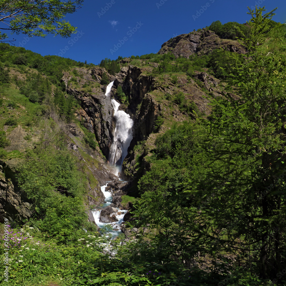 CASCADE DE DORMILLOUSE. VALLEE DE FRESSINIERES. F05. CASCADE DE DORMILLOUSE. VALLEE DE FRESSINIERES. F05.