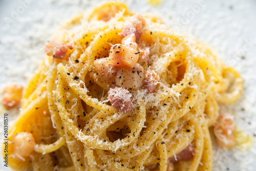 Spaghetti alla carbonara, tipica ricetta di pasta italiana