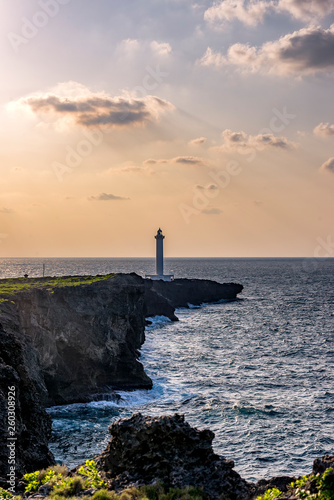 残波岬と灯台と夕陽