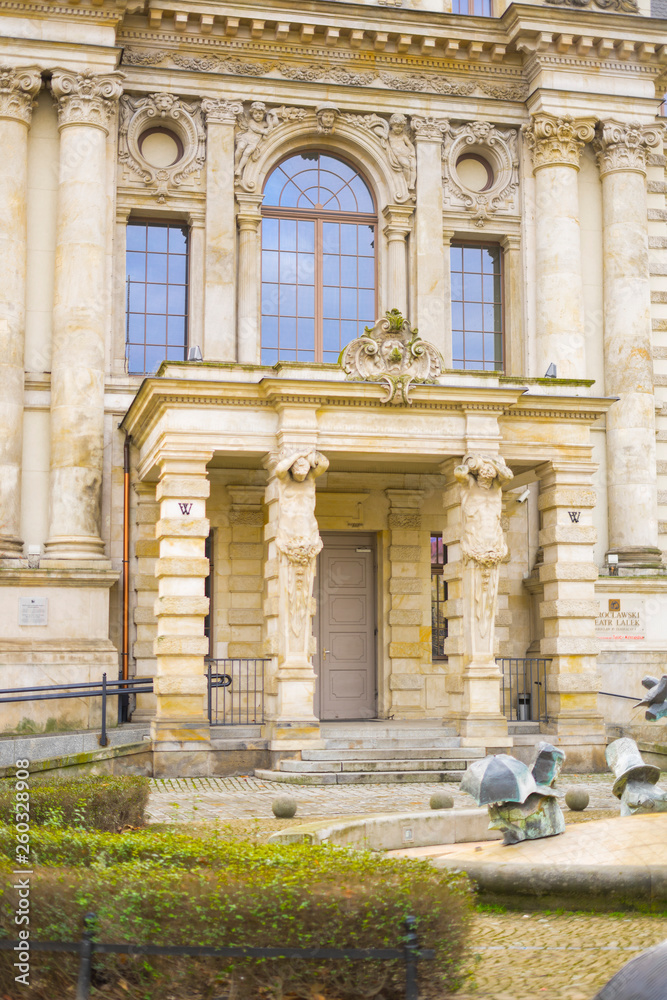 Obraz premium entrance to church
