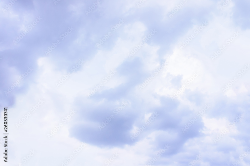 Obraz premium Beautiful white fluffy clouds in the blue sky day, cloud day. It best for background, abstract or blur.