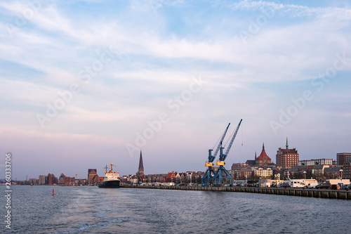 Blick auf den Stadthafen in Rostock