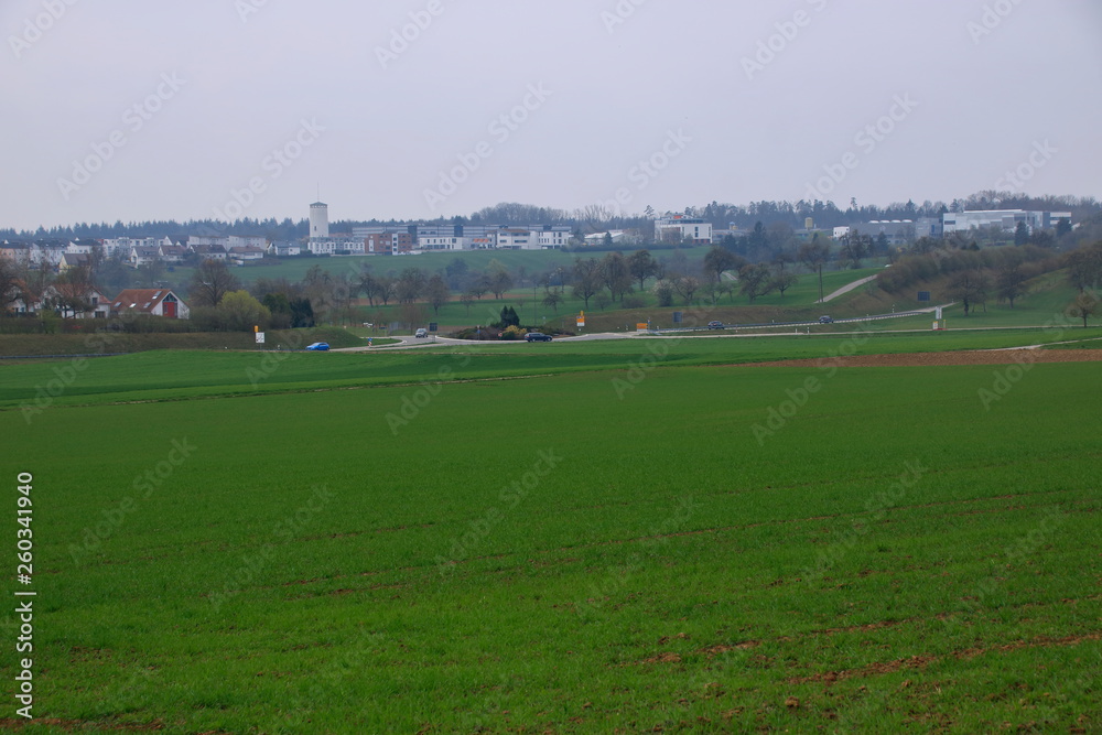 Blick über das Heckengäu auf die Stadt Rutesheim im Landkreis Böblingen