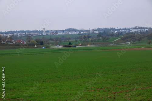 Blick über das Heckengäu auf die Stadt Rutesheim im Landkreis Böblingen
