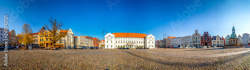 Panorama vom Marktplatz mit Rathaus, Wismar, Deutschland 
