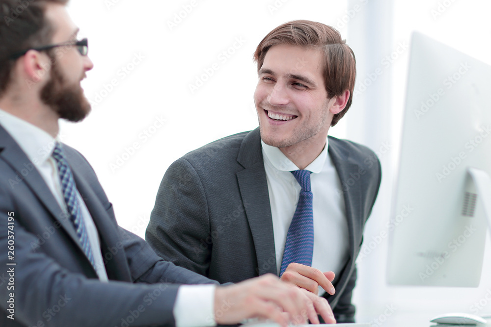 Fototapeta premium close up. colleagues discuss working issues