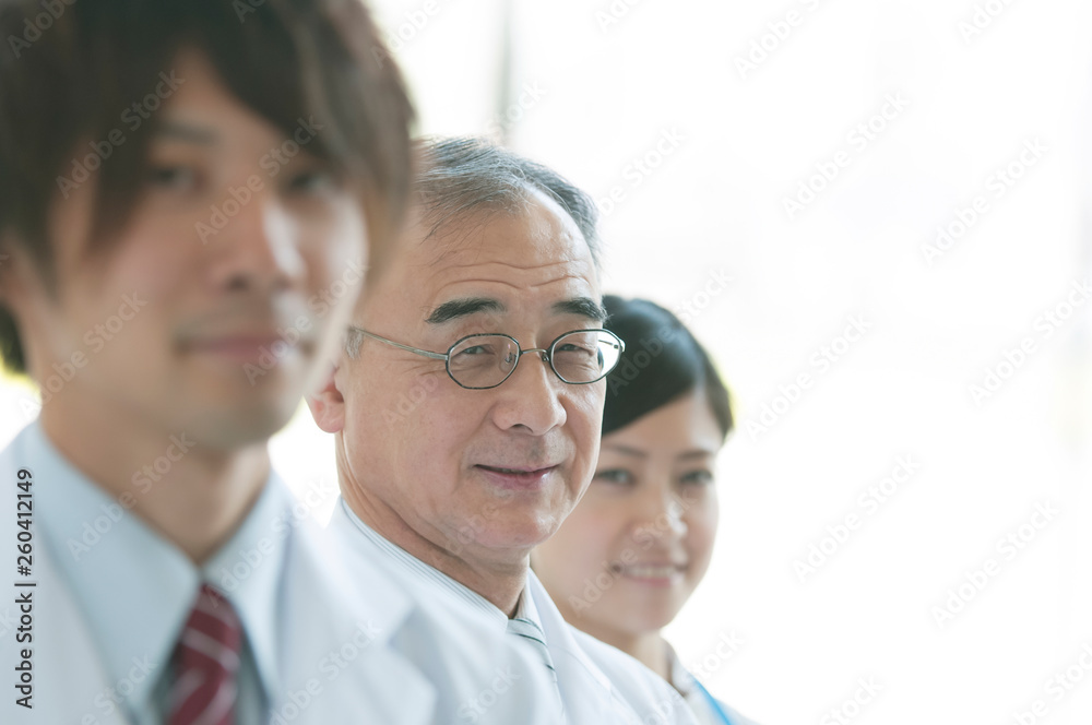 Fototapeta premium 医者と看護師