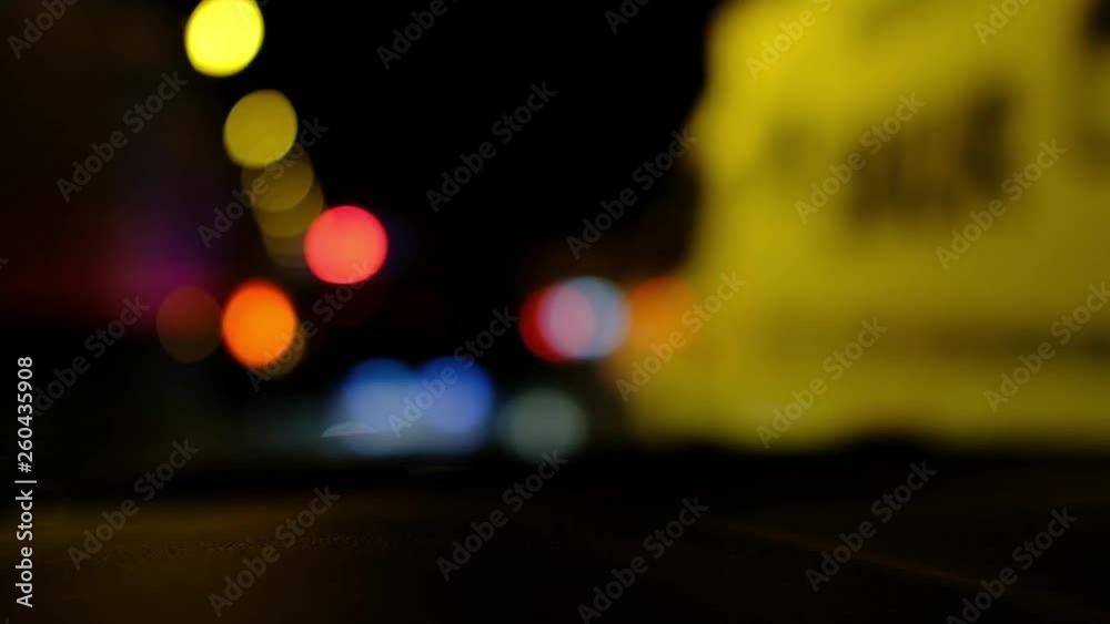 lumière voiture phare scintillement couleur lumineux urgence ambulance flou secours route nuit halo danger sécurité conduire rond cercle guirlande