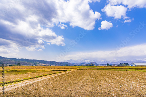 春を待つ蔵王と宮城の田園地帯 © rujin