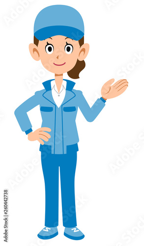 案内するベージュの作業着の女性