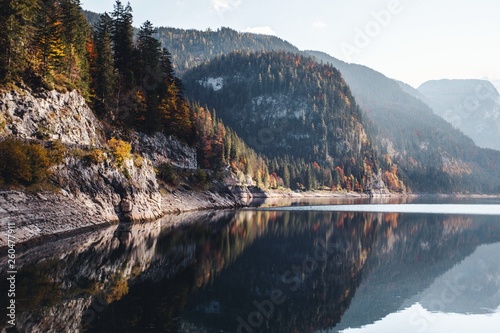 Fototapeta Naklejka Na Ścianę i Meble -  Fantastic autumn panorama on Gosausee lake. Colorful morning view of Austrian Alps. Beauty of nature concept background. 