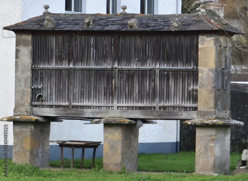 Grenier à grain, à céréales sur pilotis en Galice, Espagne