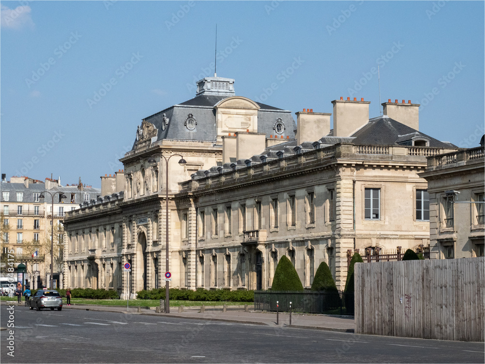 un bâtiment de l'École Militaire à Paris