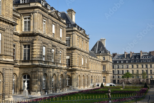 Palais au jardin du Luxembourg à Paris, France © JFBRUNEAU