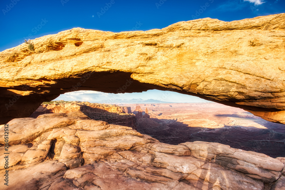 Obraz premium Mesa Arch at Sunset, Canyonlands National Park, Utah