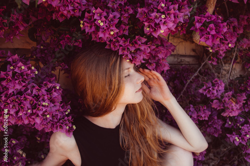 Foto Portrait of girl with closed eyesamong purple bougainvillaea