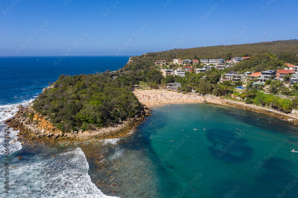 Obraz premium Overhead view of Shelly beach in Manly, Sydney, Australia on a hot summer's afternoon