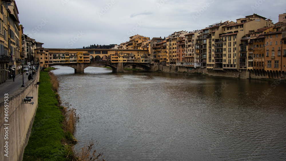 Obraz premium Ponte Vecchio famous old landmark in Firenze, Italy