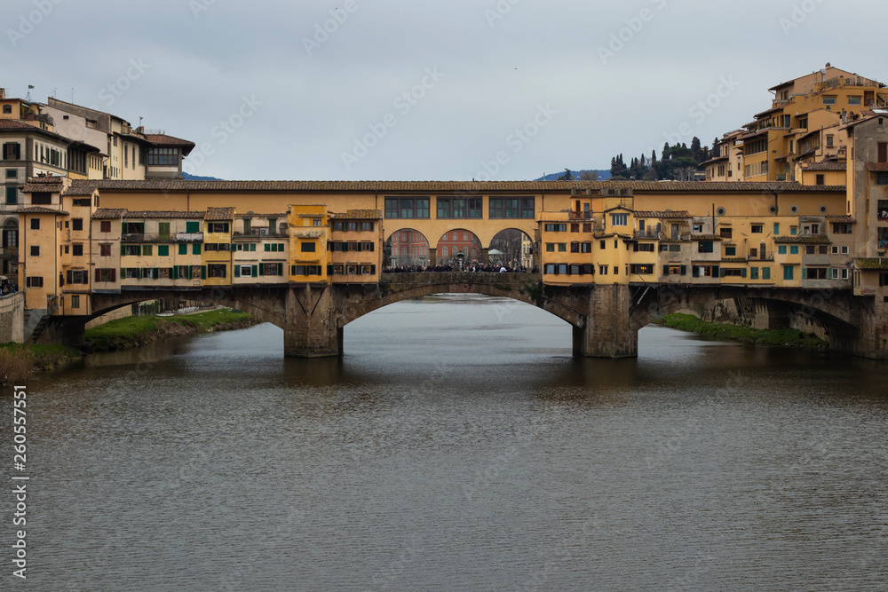Fototapeta premium Ponte Vecchio famous old landmark in Firenze, Italy
