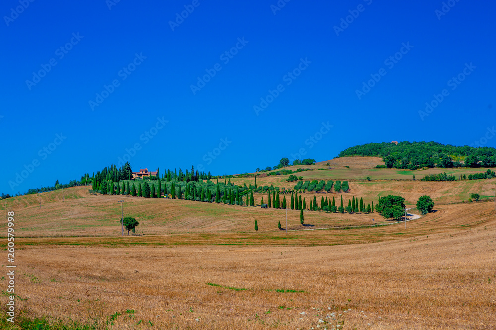 Obraz premium Panoramic view of a spring day in the Italian rural landscape