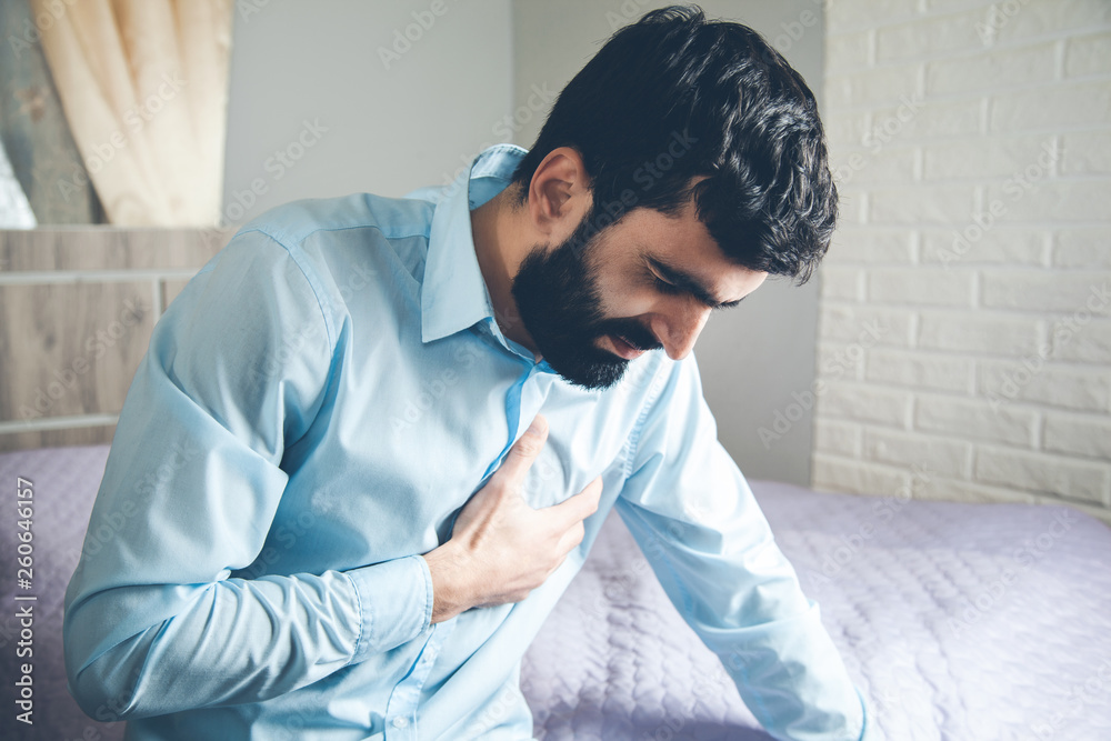 Obraz premium man ache heart in room