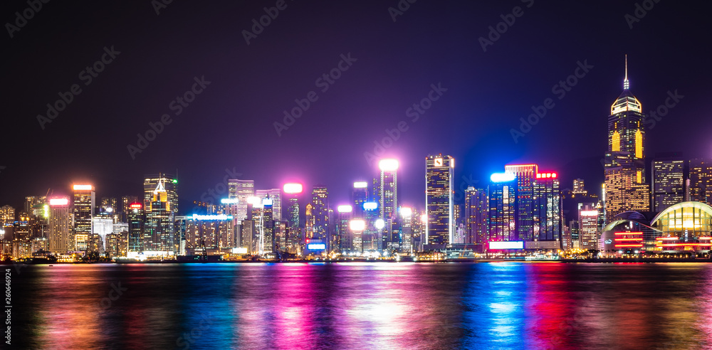 香港　ビクトリア・ハーバー　夜景　ワイド