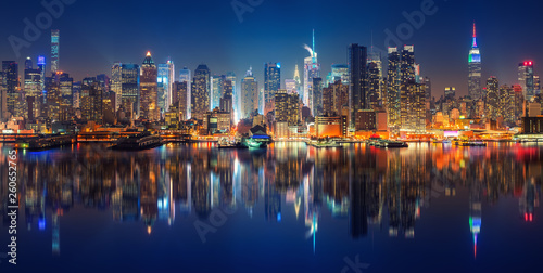 Fotografia Panoramic view on Manhattan at night, New York, USA