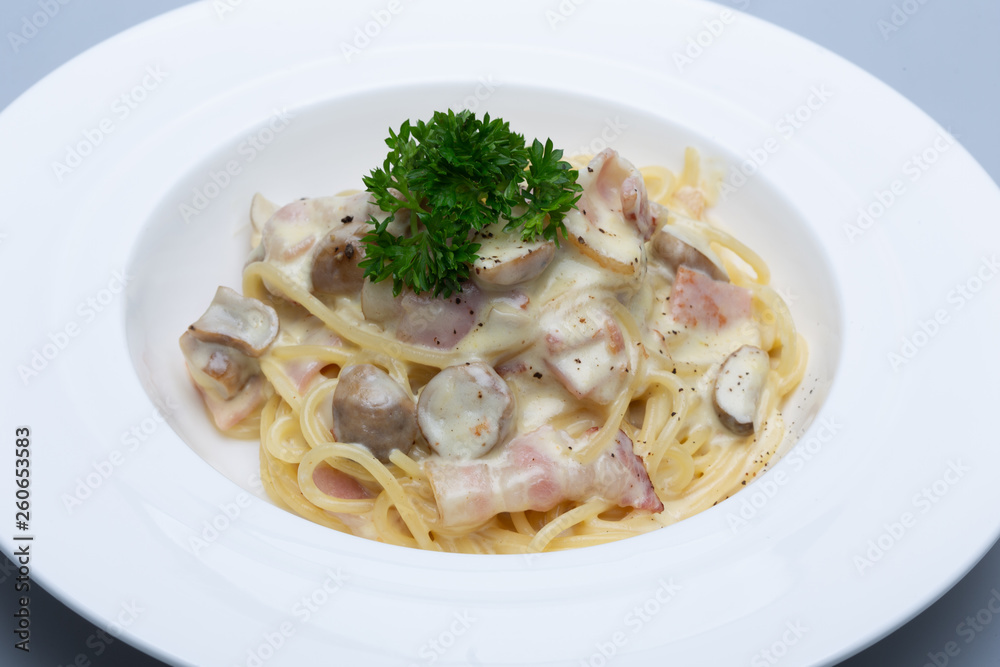 Bacon Spaghetti with Mushroom Cream Sauce