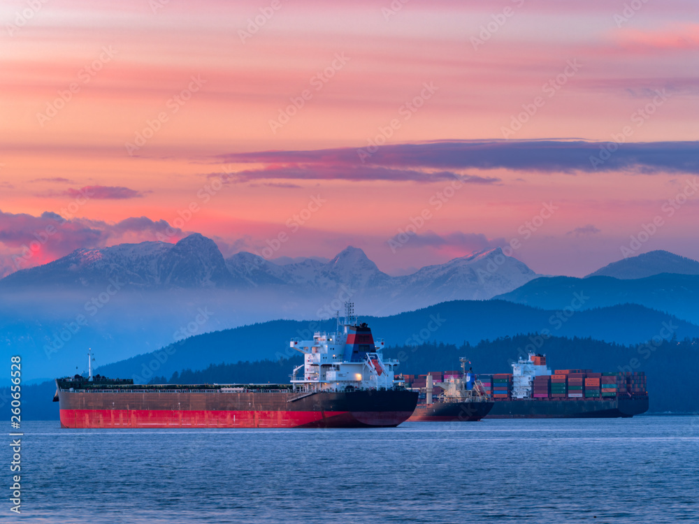 Fototapeta premium freighters stop at sunset