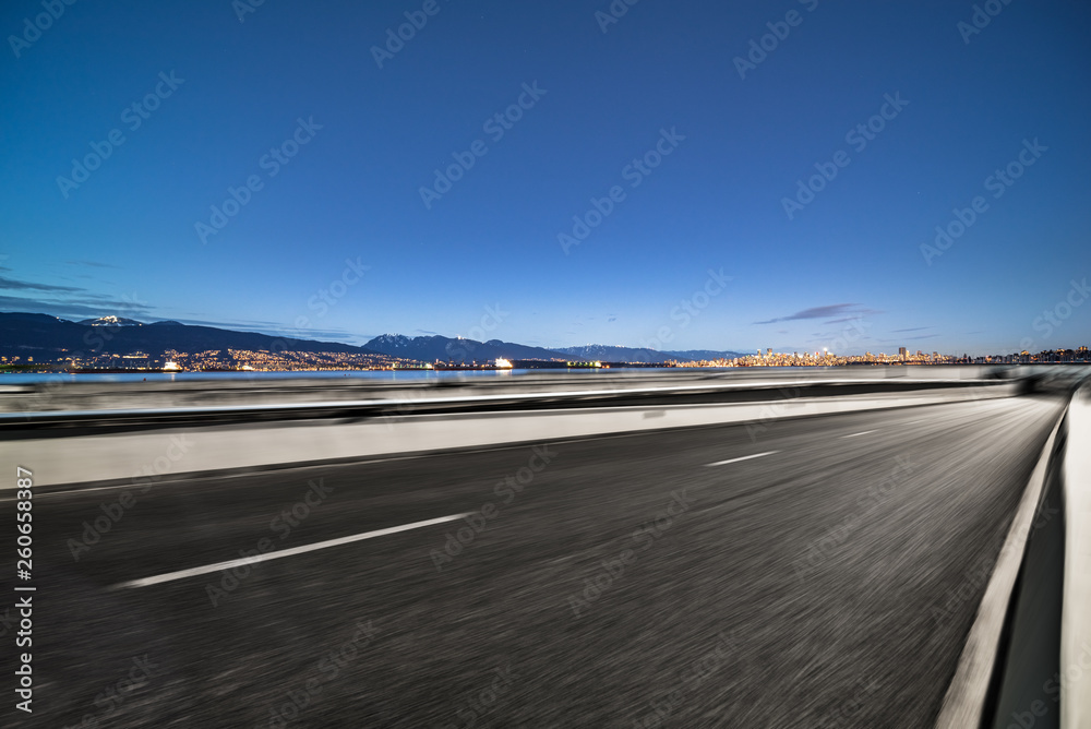 Fototapeta premium vancouver empty highway